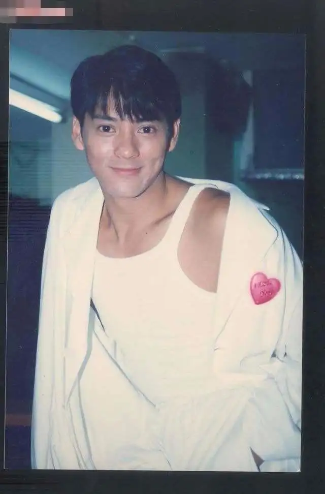 拥有“铜铃大眼”的10位男星，个个都是金刚眼，像开了大眼特效