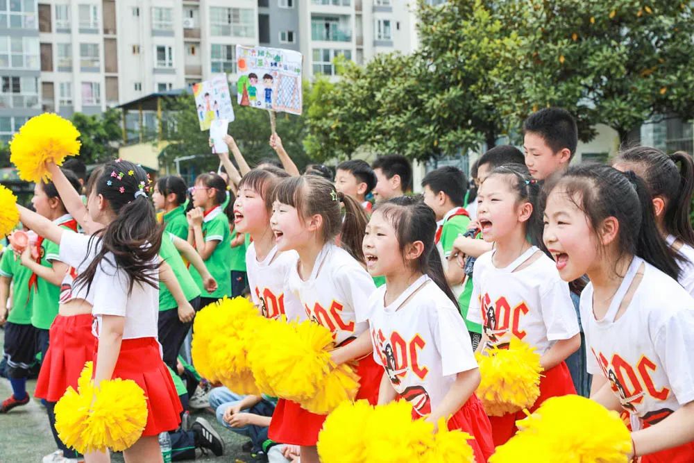 双流区迎春小学举行第七届校园足球班级联赛暨啦啦操比赛颁奖仪式