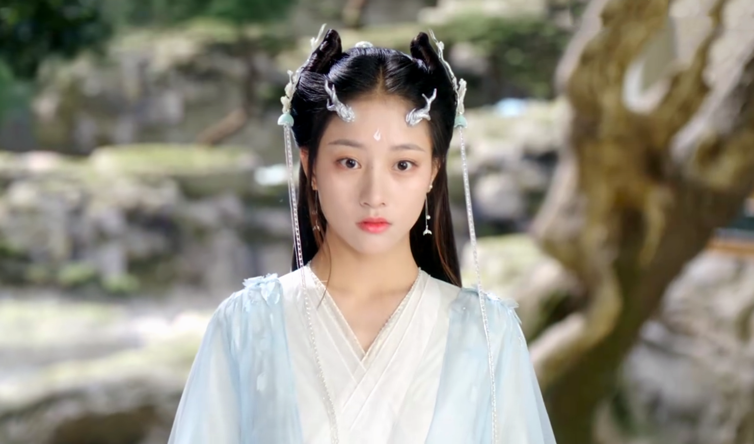 ��������м��ӦԨ��һ������ߣ������յ�һ����Զѷ��ӦԨ����ī