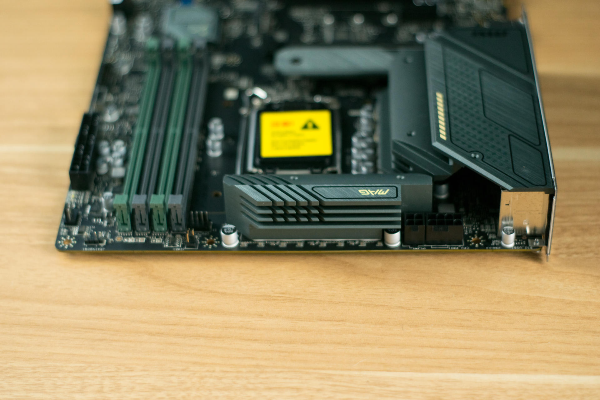 仅中国大陆特供，英特尔这CPU有性价比？i5-12490F+B660主板实测