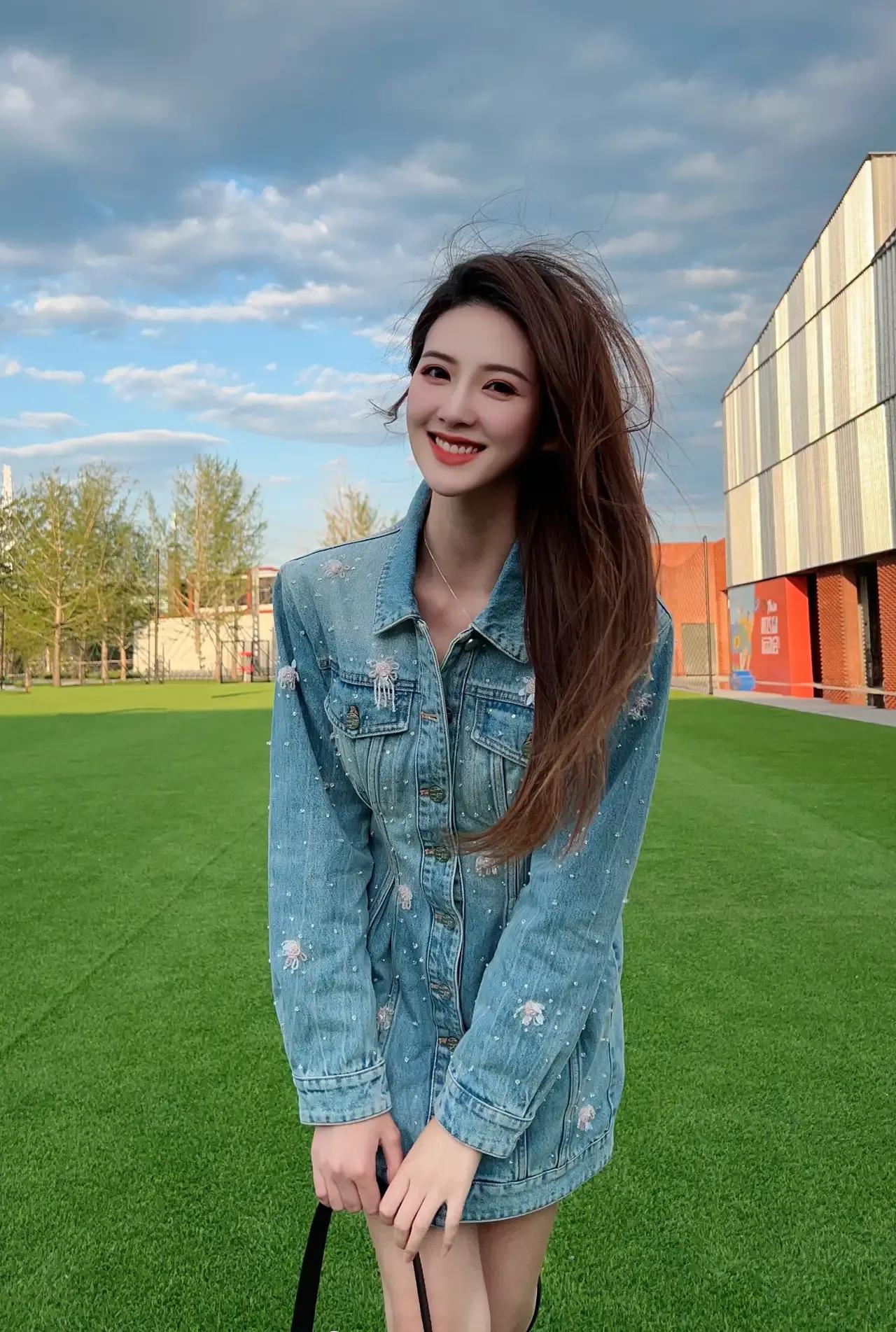 最美主持人李丹儿