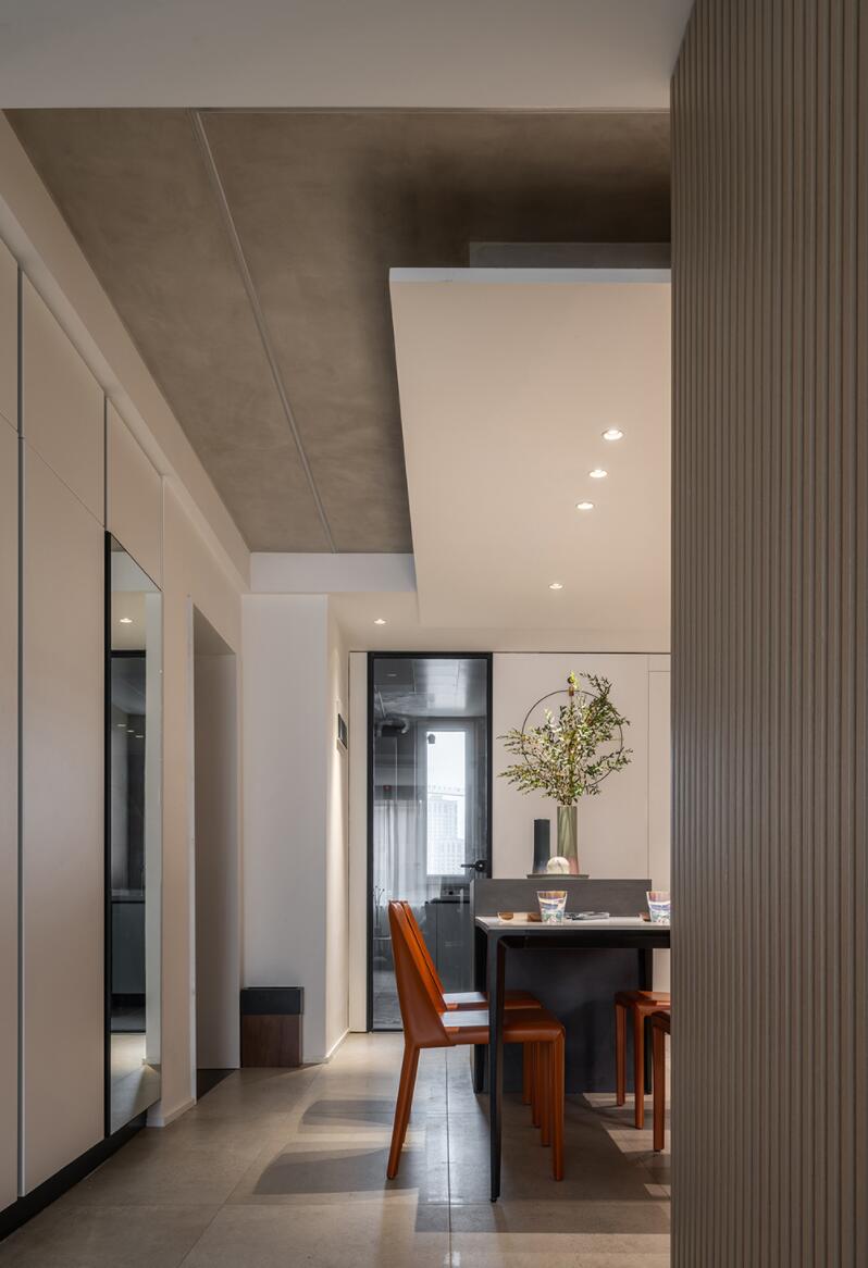 110㎡的户型，餐厅却只有巴掌大，她以逆向思维改造后，超舒适