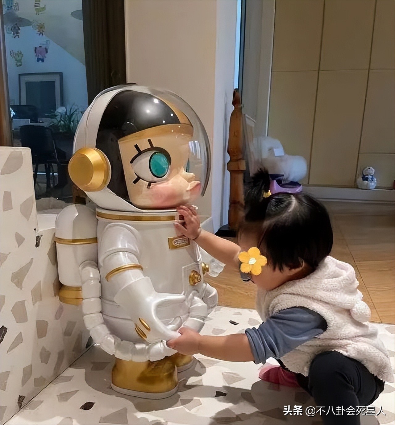 9位明星说自己买不起房，王鸥哭穷被拆穿，肖战租房引热议