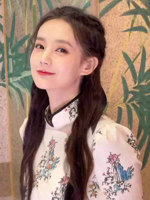 李一桐，甜美像极了初恋