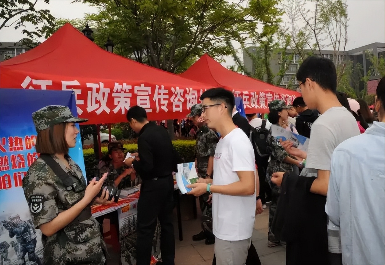 大学生参军好处再升级，可享受1.2万学费减免，考研党也沾光