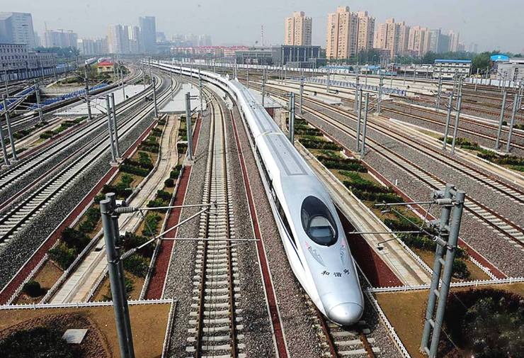 中国"京沪高铁"年赚百亿,员工却只有37人,这是怎么做到的?