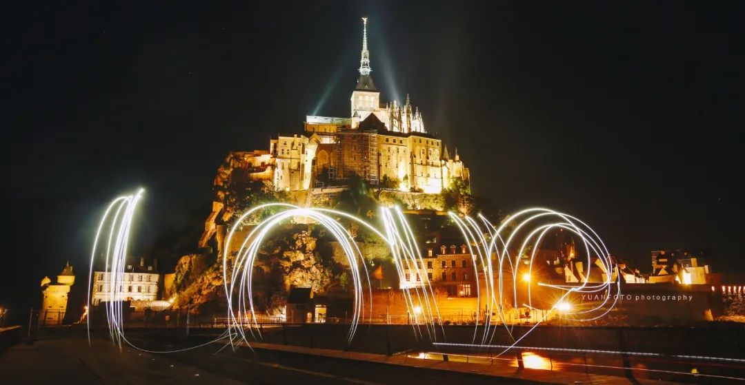 抱歉蹭热，看到周杰伦新专辑封面，回忆在圣米歇尔山的旅拍照片