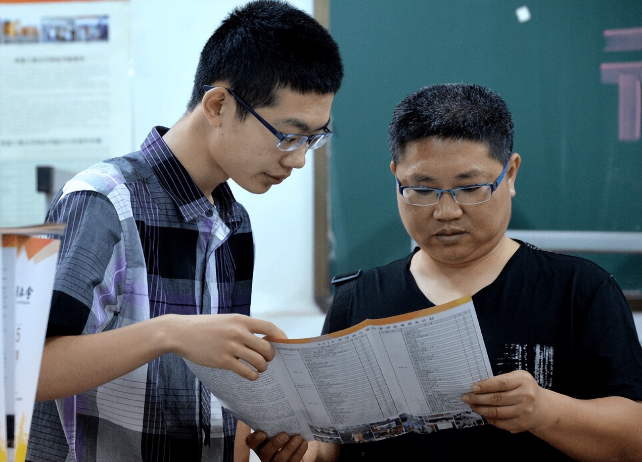 好消息“从天而降”，学生有望免试入选公务员，起步就是干部级别