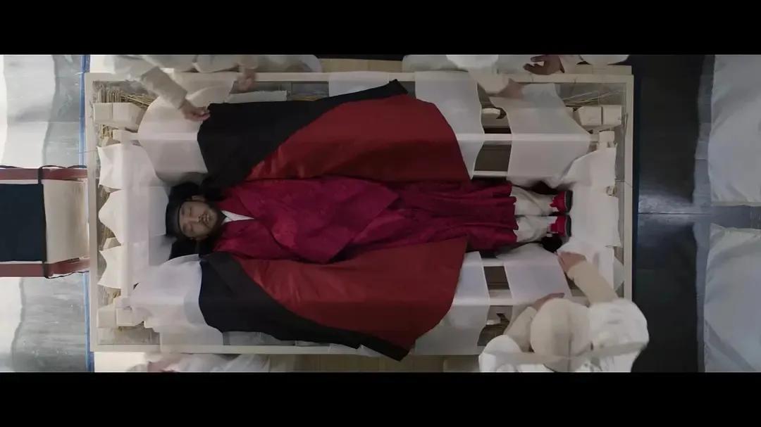 豆瓣8.5分的韩国电影《思悼》，儿子被父亲关进米柜8天而亡的故事