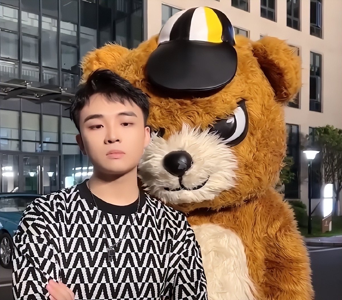 众主播为快手11周年庆生,天赐挑战11连胜带飞路人,火线妹更给力