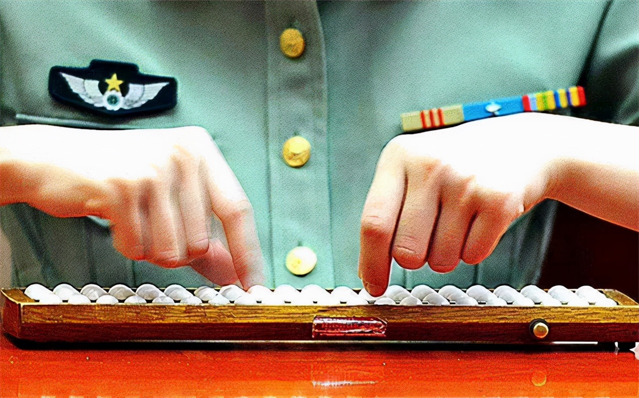 何雪豪：8岁被特招入伍，成为特种兵，学费由国家承担