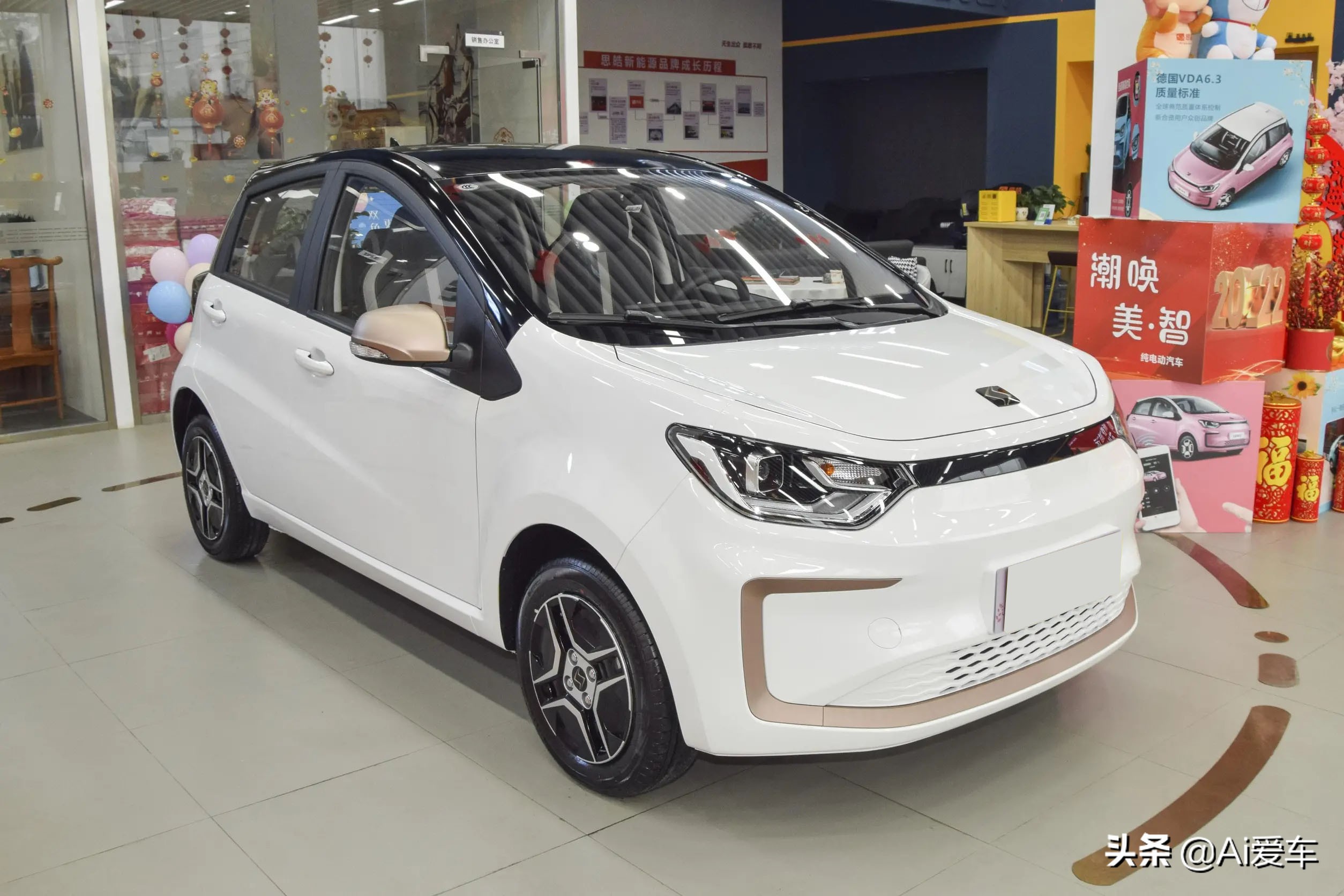 满电可跑306公里,便宜还带快充的代步车,5门5座设计,思皓e10x