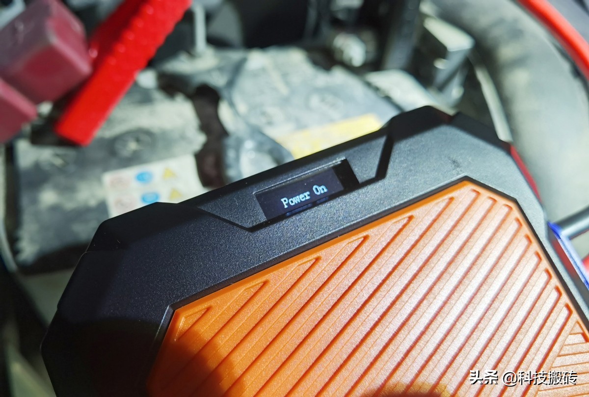不用充电就能给汽车打火？Autowit超级电容启动电源评测