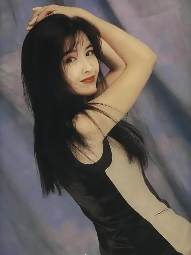 14年后再看“玉女掌门人”周慧敏，屡次被戴绿帽的她才不是恋爱脑