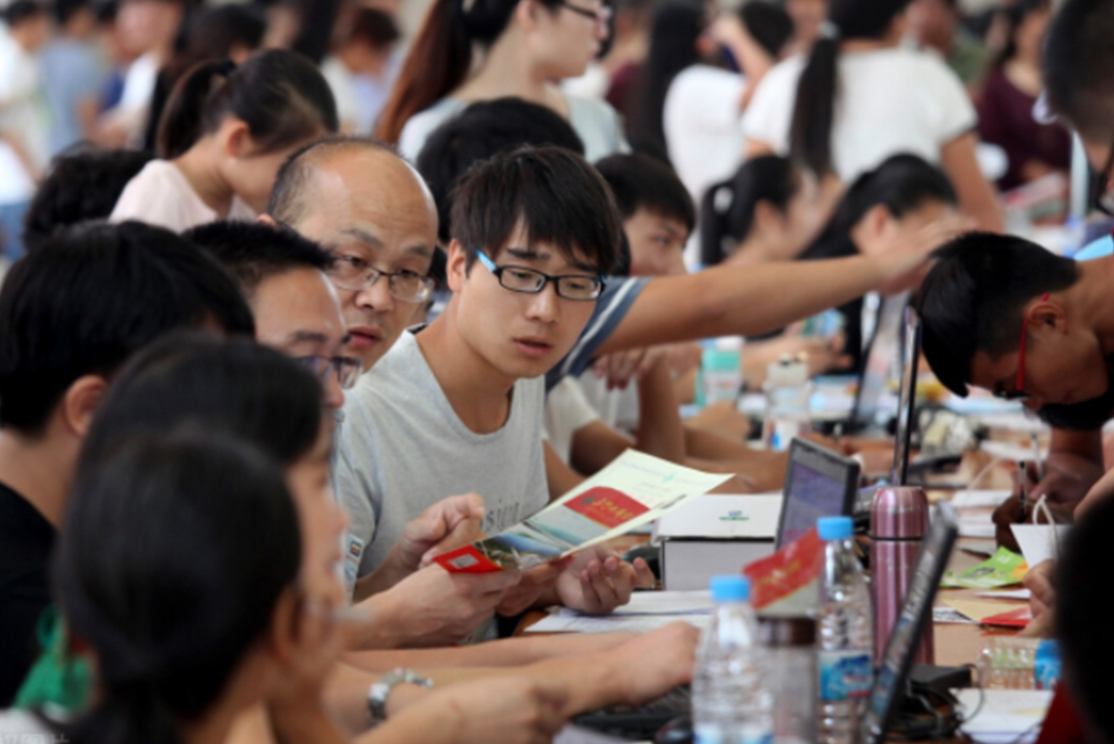 中国最受尊敬的十大“铁饭碗”职业排行榜