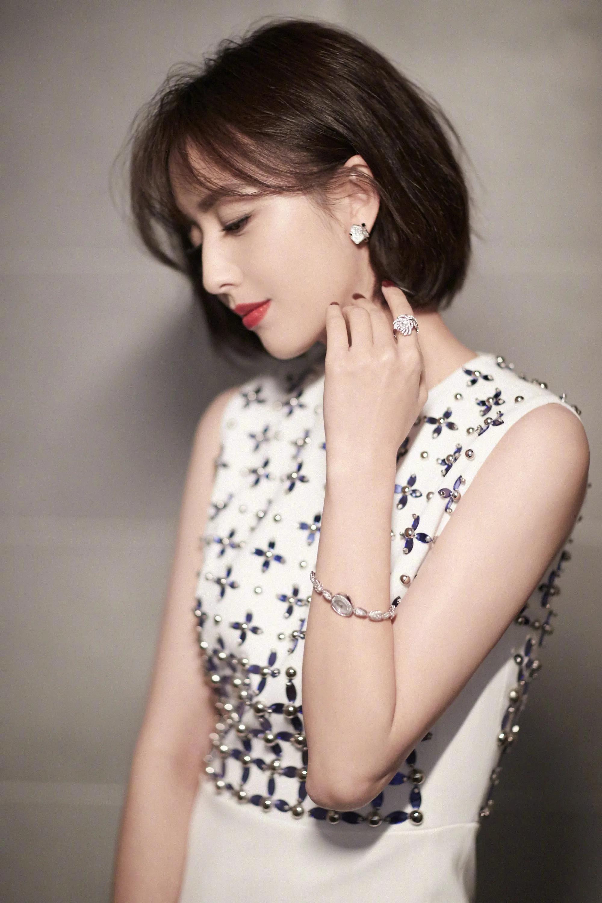 明星系列：佟丽娅，一个美丽的锡伯族姑娘，短发太迷人了