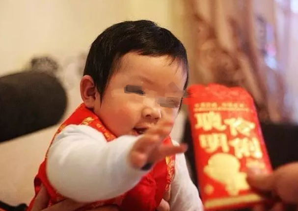 带娃拜年“赔本”？宝妈嫌农村亲戚的“压岁钱”少：今年不去了