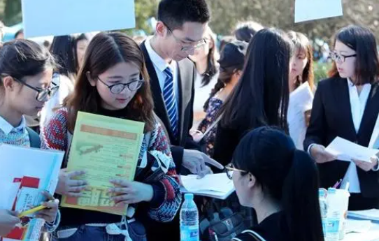 985高校的金字塔名单出炉，被分成六个等级，你的学校在第几梯队