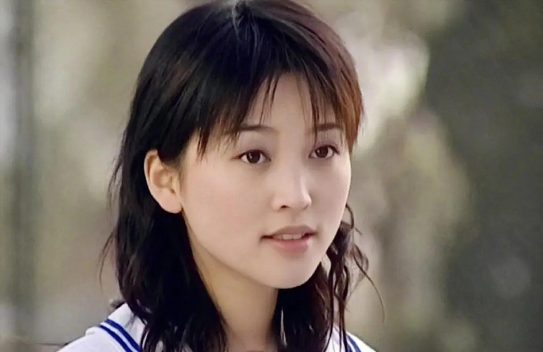 网曝金莎确诊新冠，救护车上发朋友圈报平安，工作人员回应证实