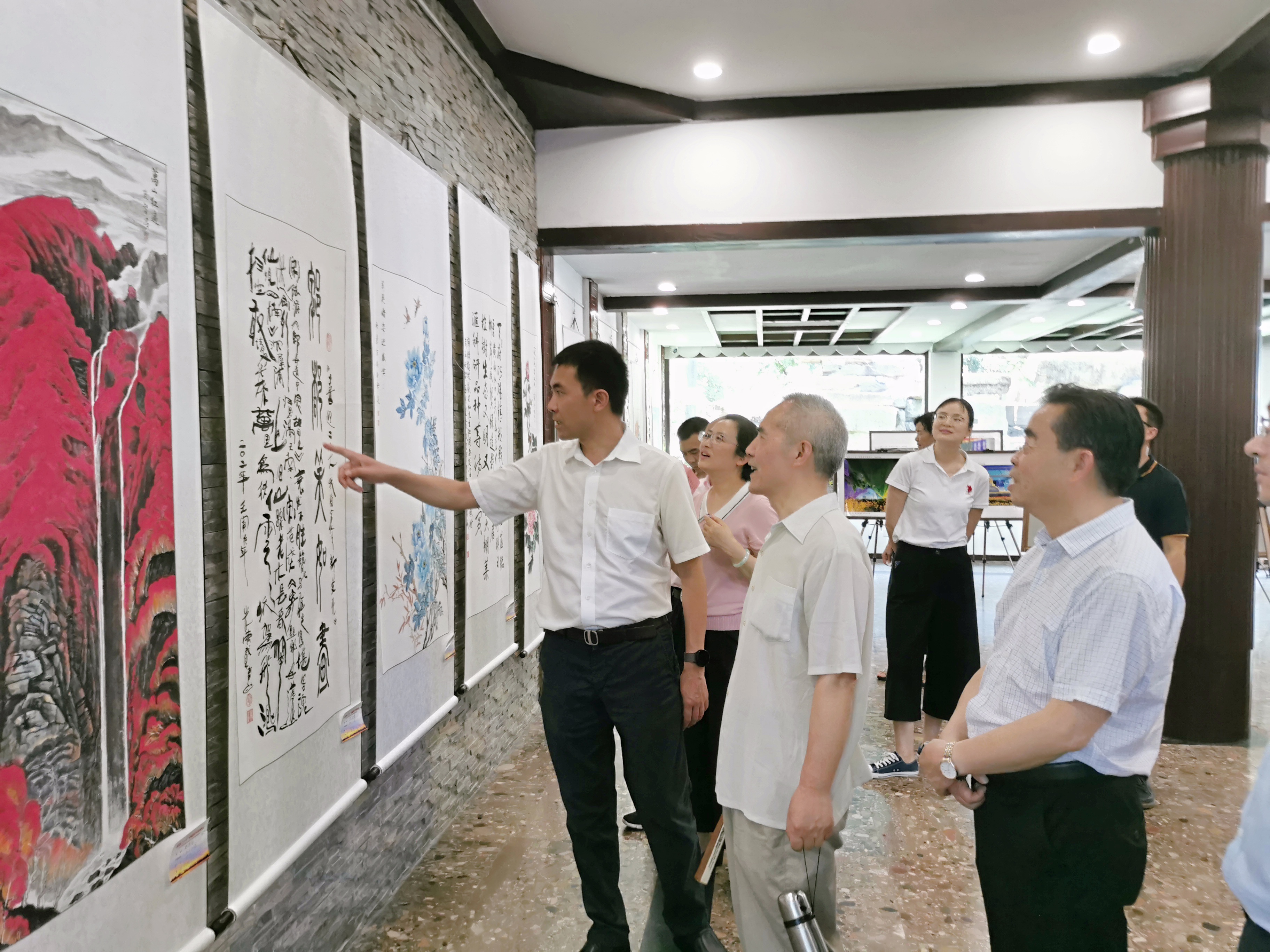 郫都区离退休干部“喜迎二十大·我看家乡新变化”书画摄影展开展