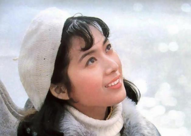 80年代第一美女龚雪,因"流氓案"断送事业,远走美国后过得如何