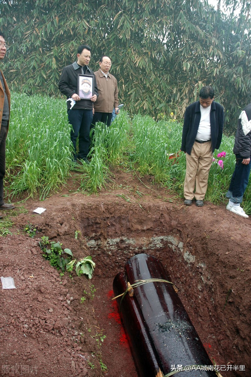 最讨厌农村办丧事,湖南农村土葬随便几天就得花几年攒的十几万块