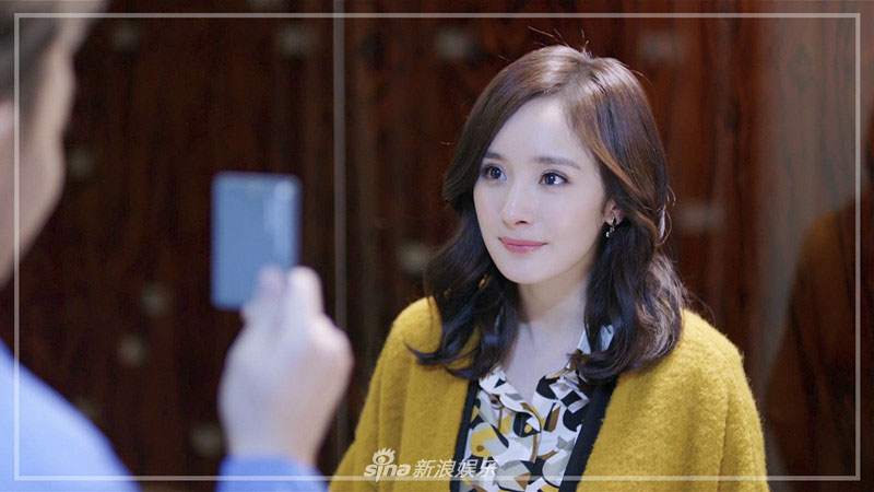 杨幂轻熟女风装扮 尽显时尚精致穿搭