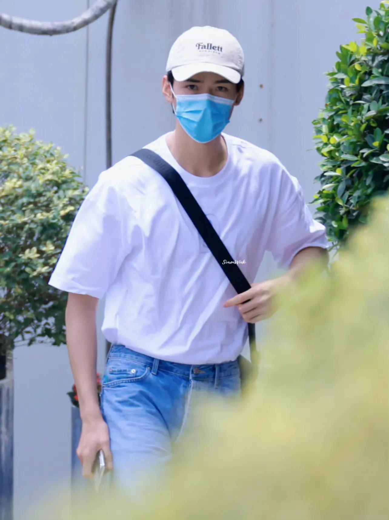 龚俊向往的生活录制饭拍，一身休闲穿搭少年感爆棚