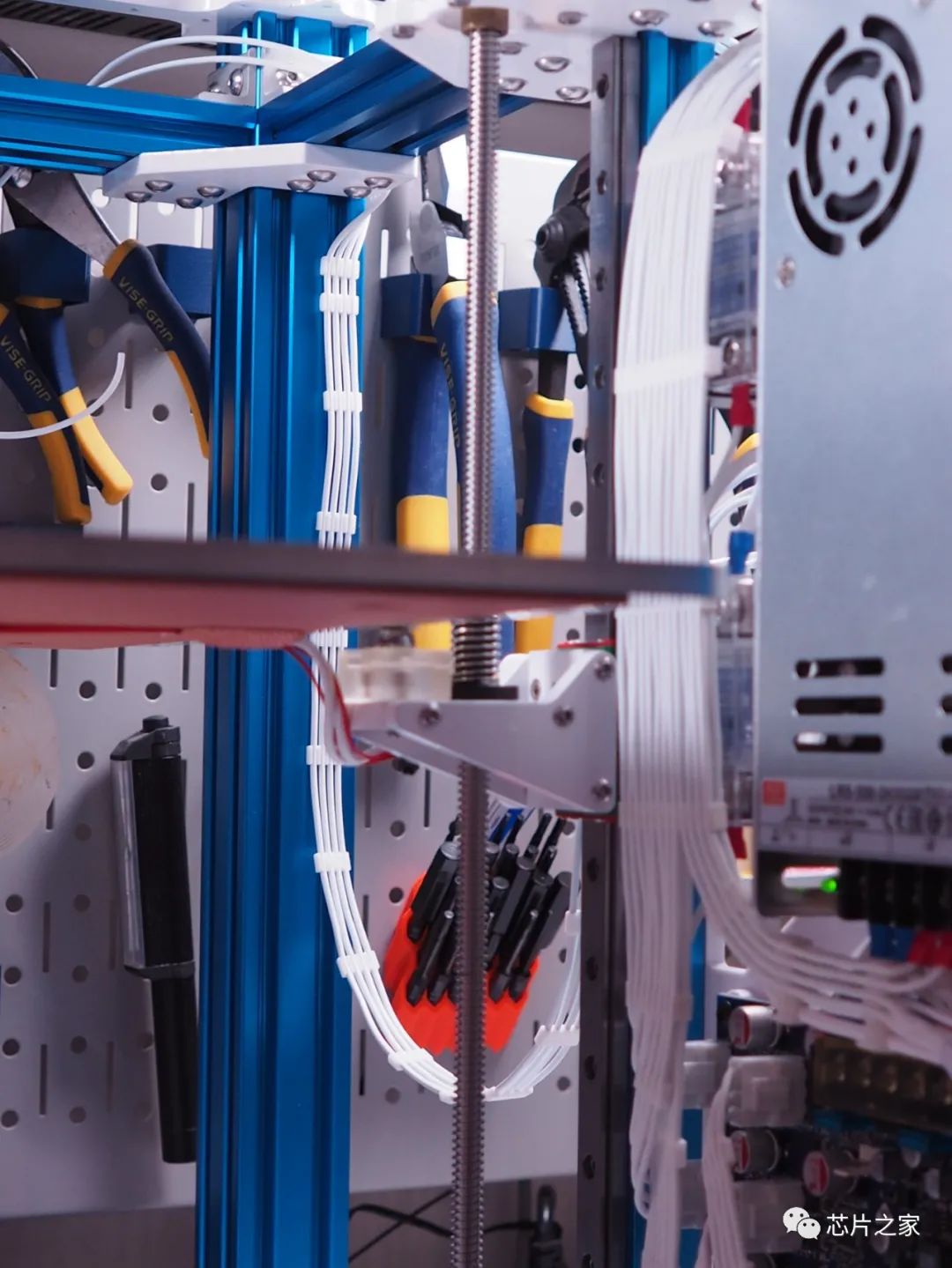 明明是同事，为何离职前要在可调电源上动手脚