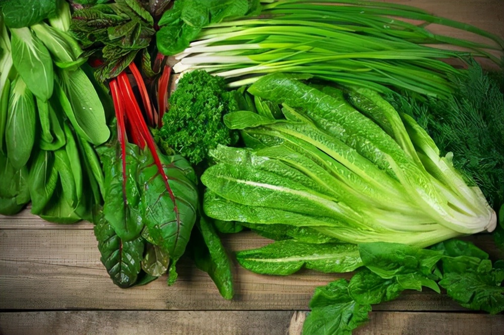 醫生告誡：這5類蔬菜或自帶“毒素”，吃前最好焯水，別嫌麻煩
