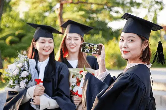 都是“挂科”，大一挂和大三挂有什么不同？两者区别不是一星半点