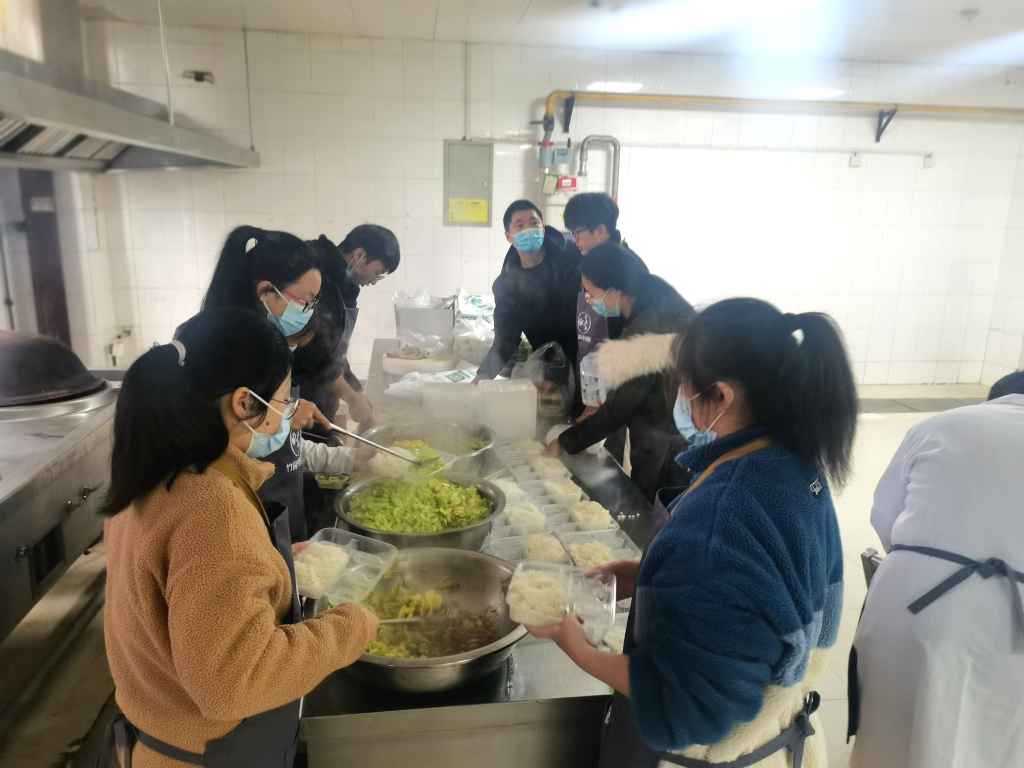 西安一高校推出一元爱心餐传递抗疫温暖 学子纷纷点赞：爱心餐暖胃又暖心