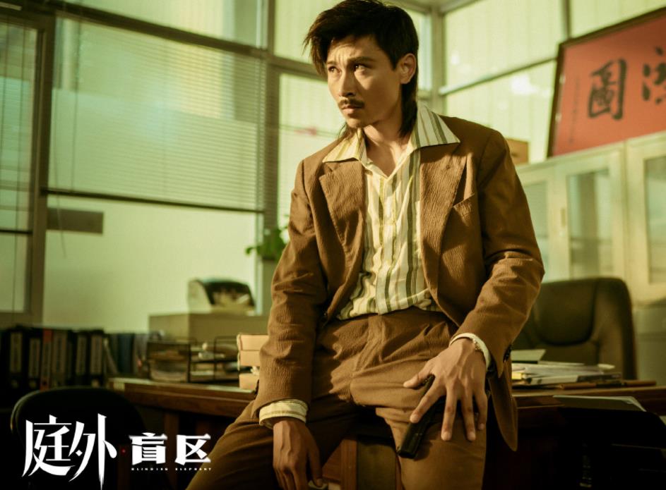 罗晋《庭外》今晚6点开播，阵容强大，3大看点啥都有，有大剧看了