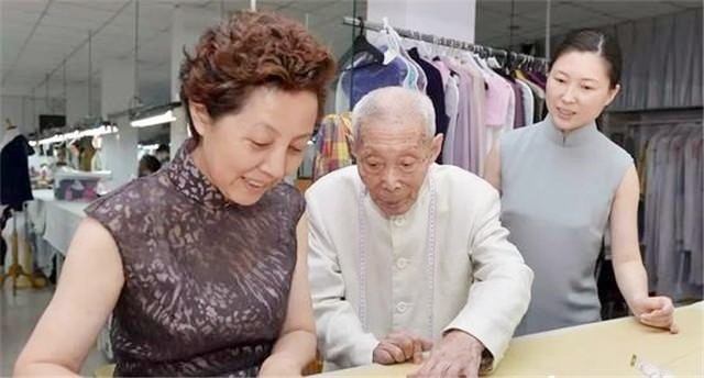 “最后的上海裁缝”：做了82年旗袍，胡蝶、巩俐都是其“死忠粉”