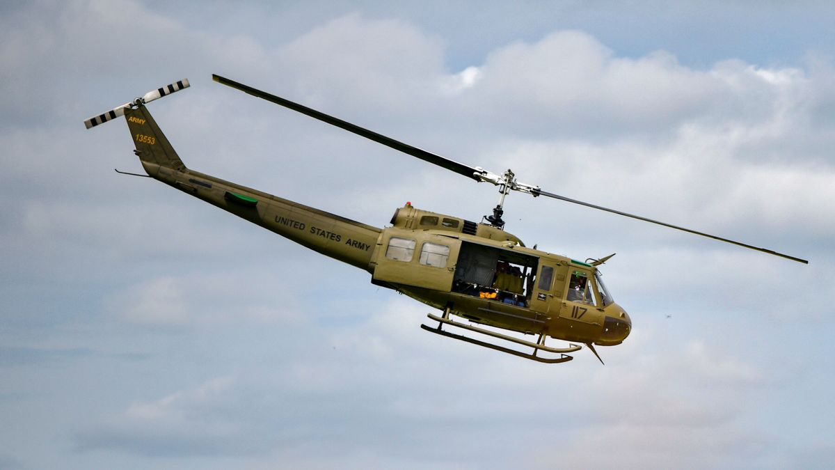 美军用型号直升机坠毁，机上6人全部死亡，事发时用于休闲娱乐
