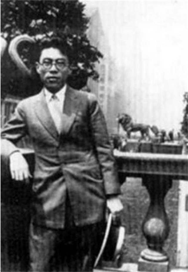 1930年，考生数学交白卷作文写28字，院长看后十分激动：破格录取