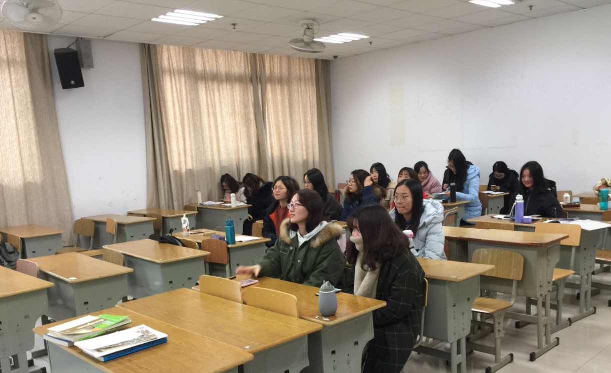 大学生每月生活费给多少？1500够不够？听听辅导员怎么说