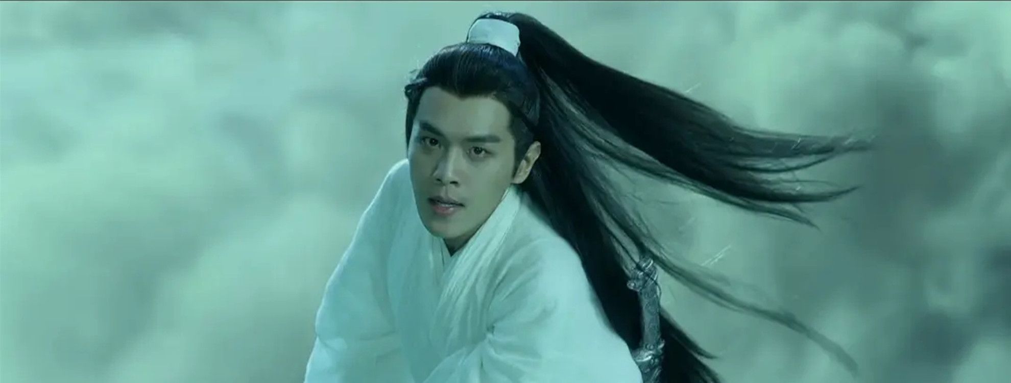 “龙须刘海”不要轻易尝试！有人仙气十足，有人酷似蟑螂精