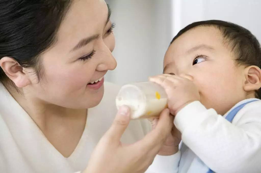 孩子添加辅食困难，并非厌食，主要是妈妈喂养错误导致