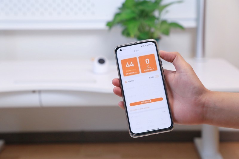 陪伴孩子健康成长 酷可立智能电动升降学习桌