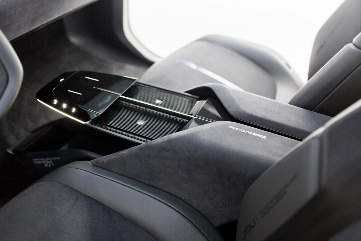 百度旗下第一款车来了！静态体验集度ROBO-01概念车