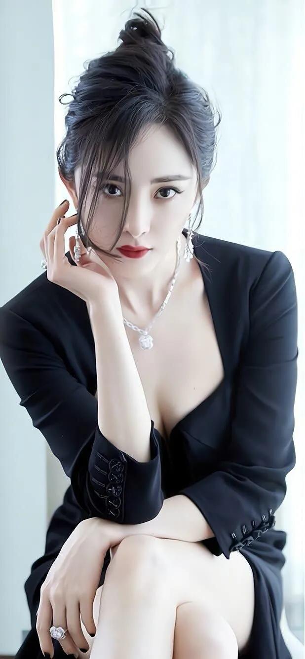 7月13日 杨幂壁纸高清            <div id=