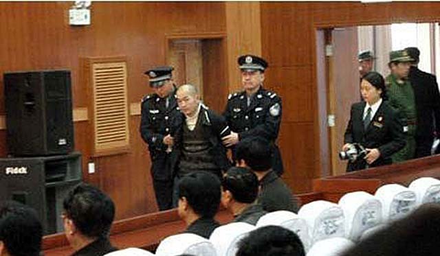 03年警方抓捕杨新海归案，庭审材料高达半米，专案组：有仇女心理