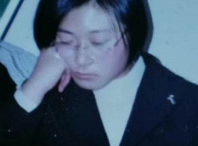 独生女曹茜留学失联17年，父母离世也不回家，怨恨父母控制欲太强