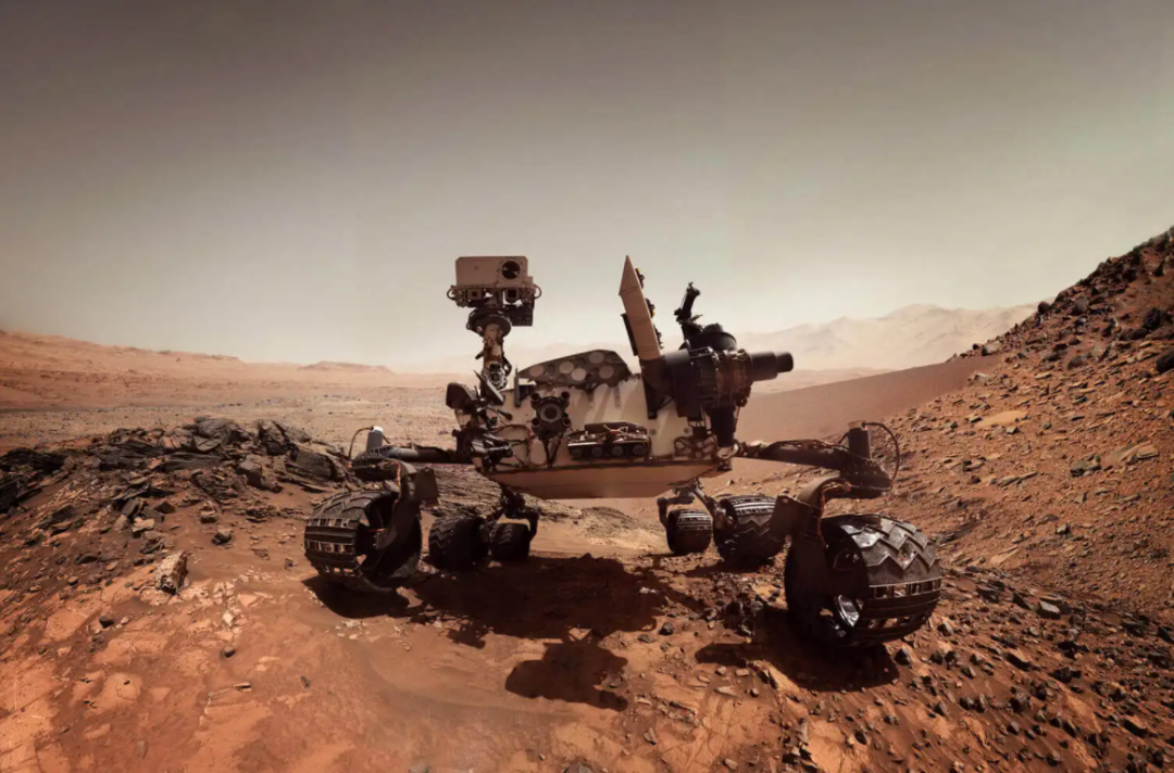 在火星盖尔火山口内，好奇号拍到多张“异物”照片，究竟是什么？