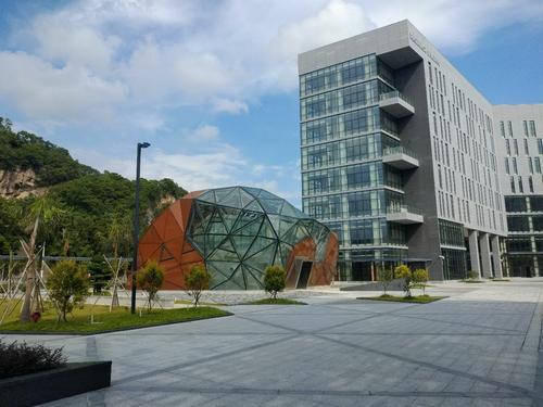 我国有1所性价比高的大学，四年学费私人给，毕业有机会进入国企