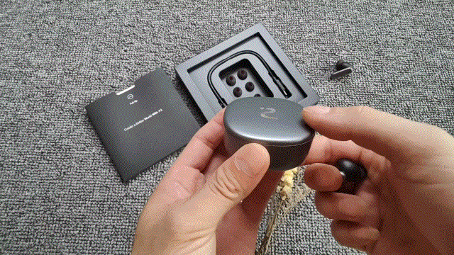 会议录音转文档，一个降噪耳机满足全部需求，科大讯飞是真敢造呀