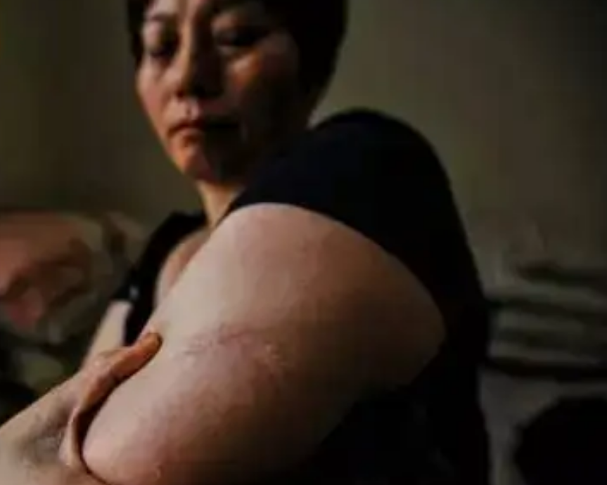 送妻女入狱，跨省打岳父，起底蓝翔创始人一地鸡毛的家族恩怨