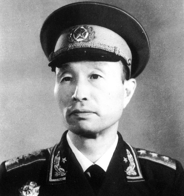 三山夹两盆三山指什么(评选我军"一百单八将",秦基