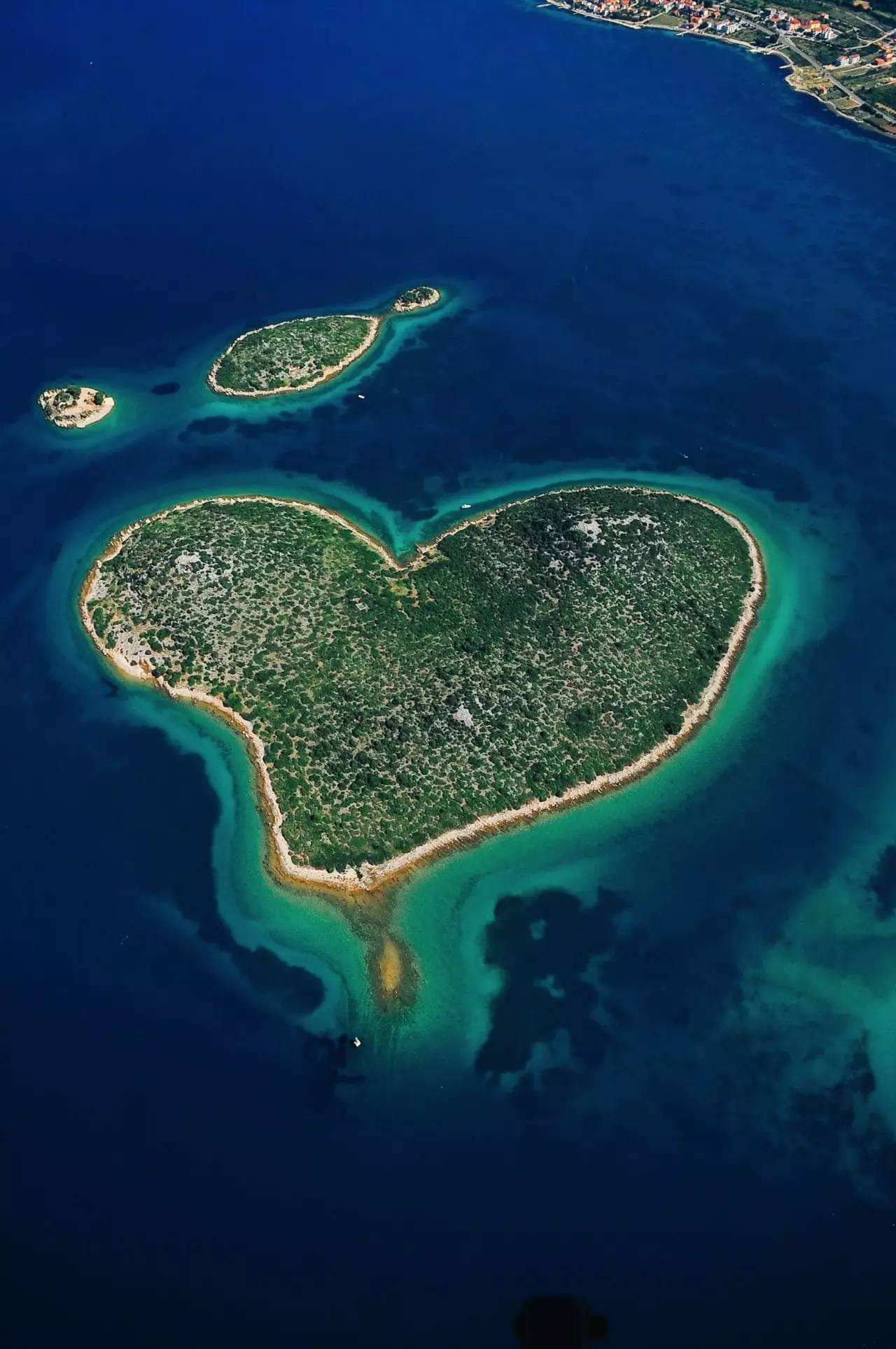 世界上九个心形岛图片